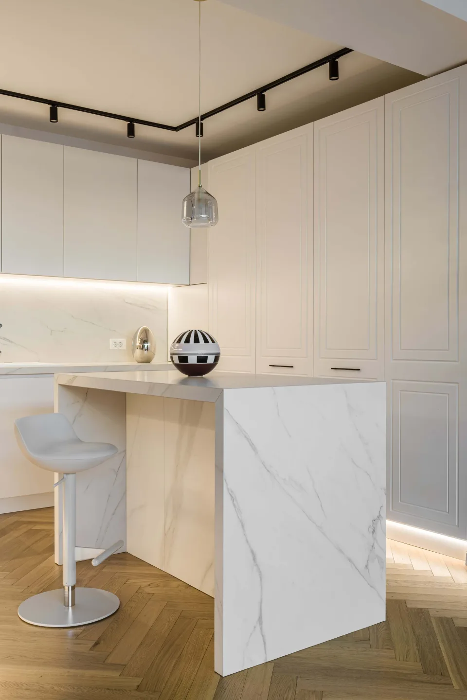 AC Penthouse — mobilier la comandă, fotografie 12 din 26