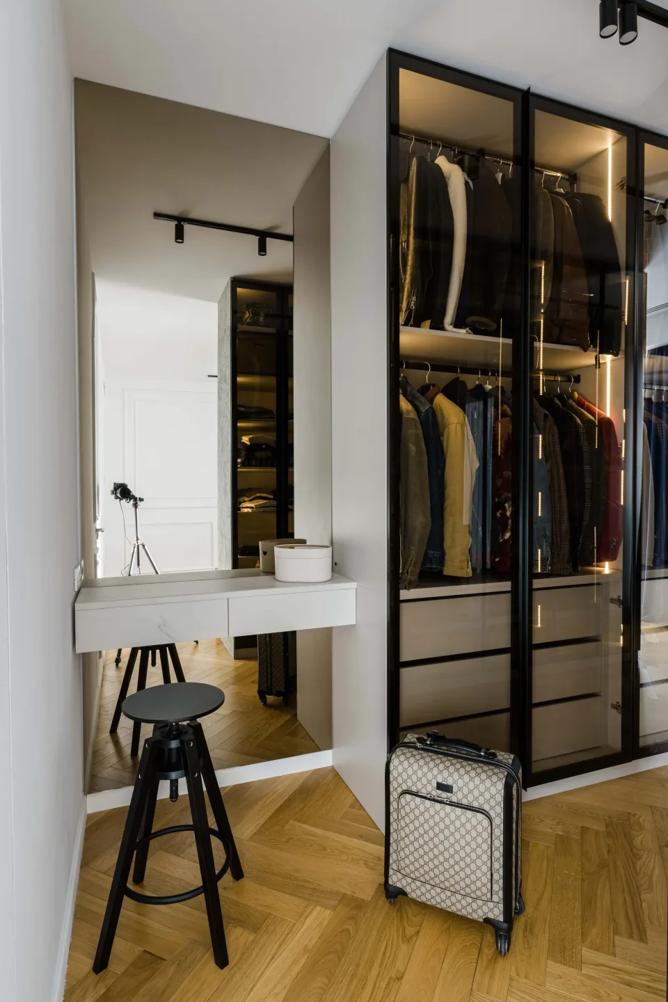 AC Penthouse — mobilier la comandă, fotografie 23 din 26