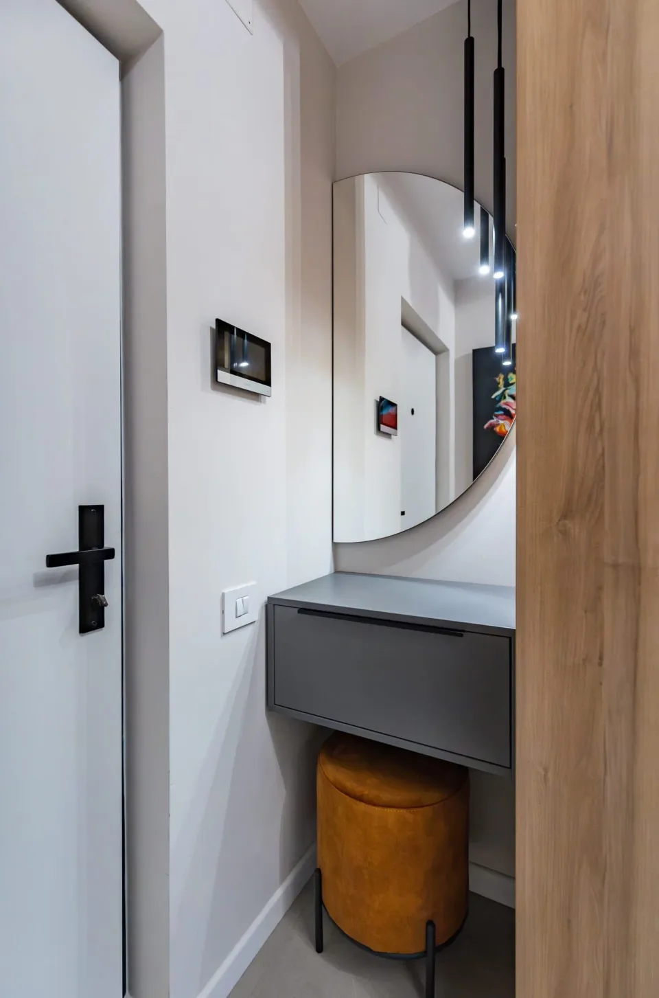GM Apartment — mobilier la comandă, fotografie 4 din 16