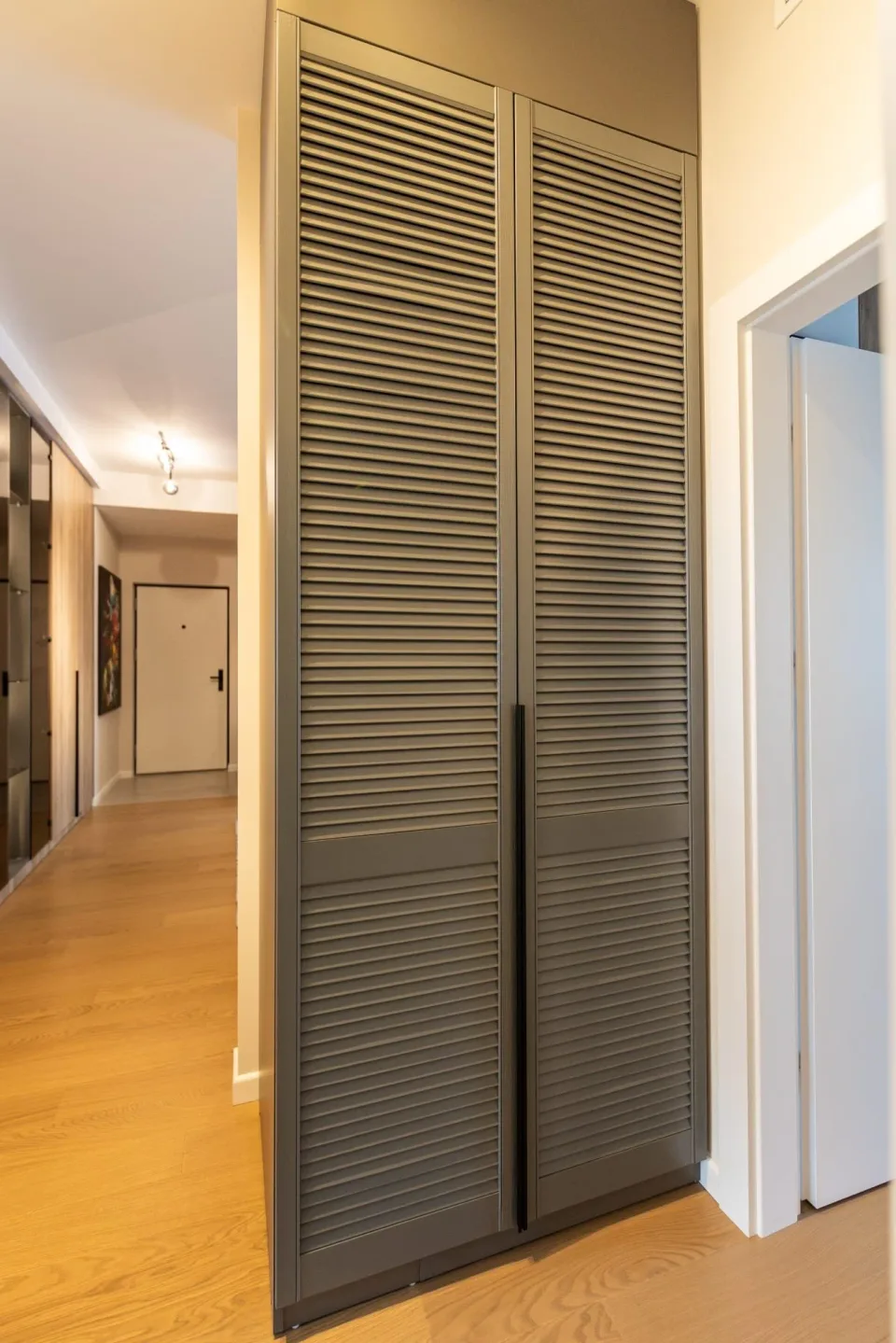 GM Apartment — mobilier la comandă, fotografie 13 din 16