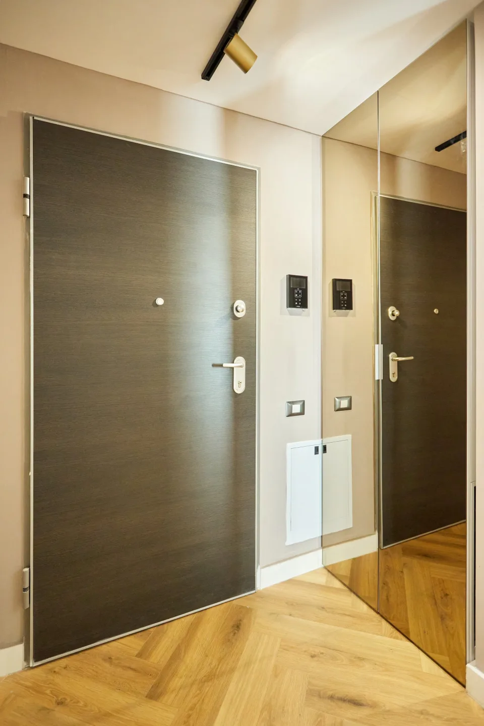 IM Apartment — mobilier la comandă, fotografie 1 din 16